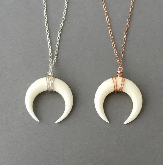 

Small White Bone Double Horn Gold&Silver Two Colors Necklace Crescent Moon Personalized Women Coordinate Jewelry Holiday Gifts