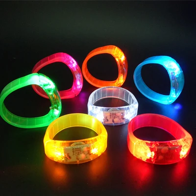 Вечерние светящиеся браслеты с подсветкой и голосовым управлением, 20 шт., светящиеся игрушки для детей, праздничные принадлежности для вечеринок - Цвет: 20pcs Mix Color