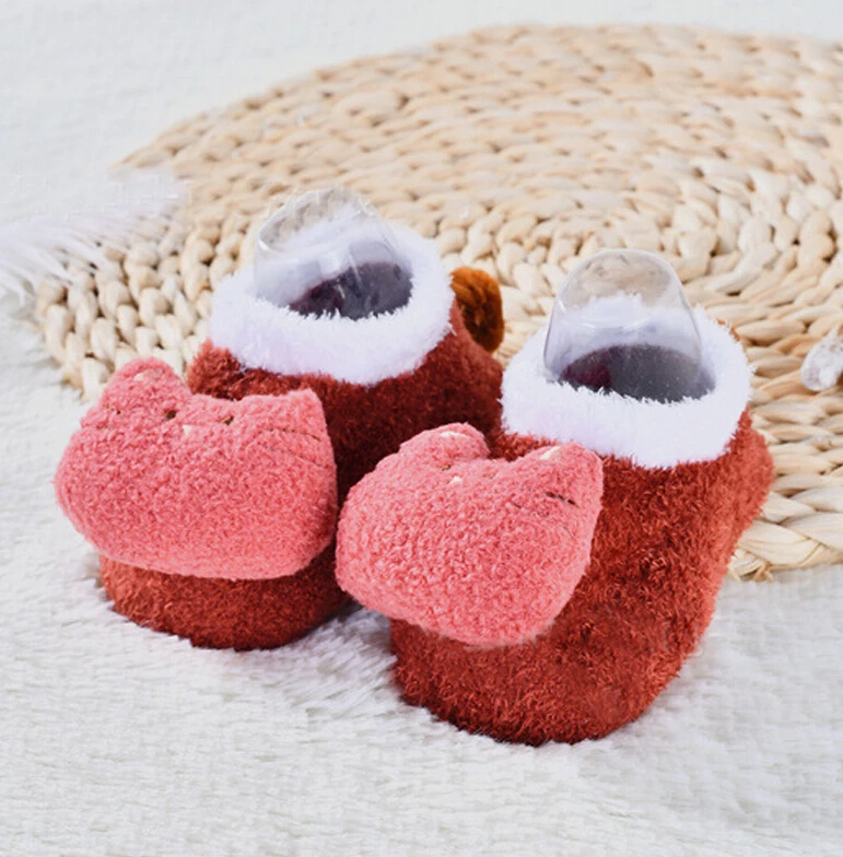 Милые Нескользящие носки с милыми животными для маленьких мальчиков и девочек Мягкие плюшевые хлопковые носки повседневные носки для малышей - Цвет: Красный