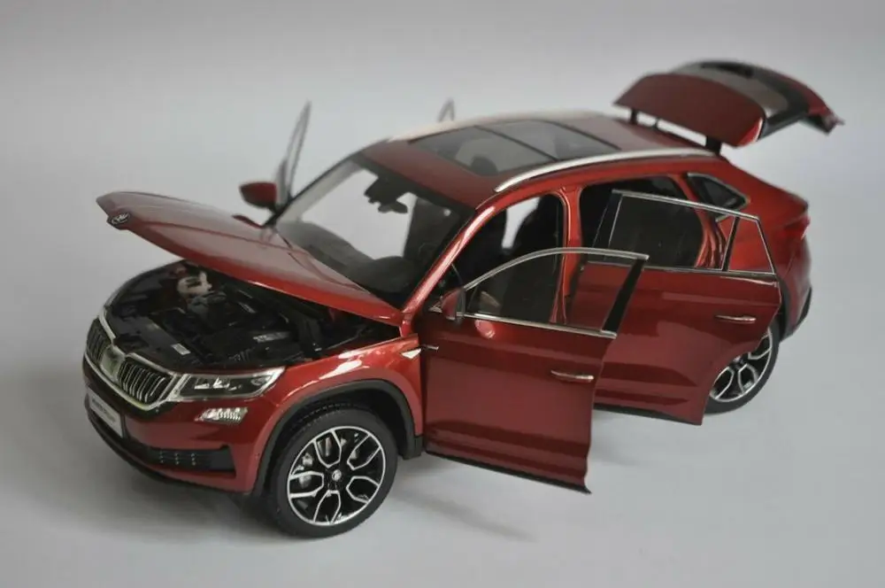 Модель литая автомобиля 1:18 для Skoda Kodiaq GT 2018 Red SUV миниатюрная Коллекционная