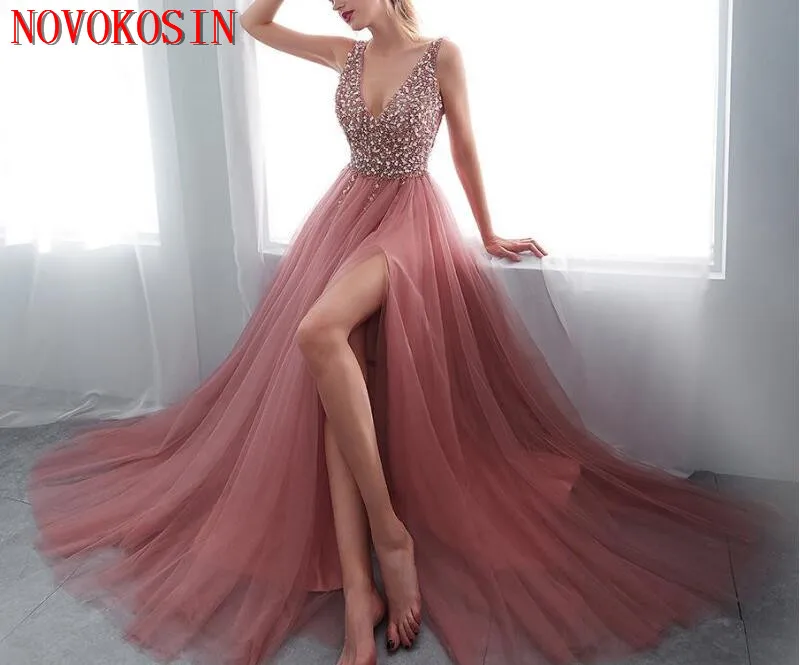 Женское вечернее платье из пастельного тюля длинное с v-образным вырезом и