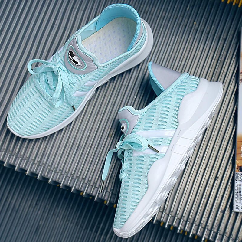 lightweight mesh running shoes