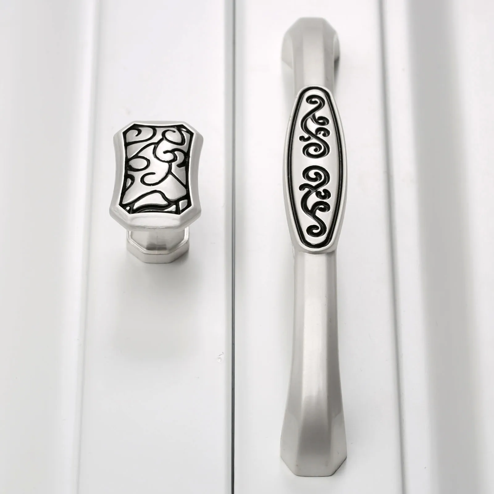 DRELD Furniture Handles Cabinet Knobs and Handles Wardrobe Door Pulls Dresser Drawer Handles Kitchen Cupboard Furniture Fittings DRELD Furniture Handles Cabinet Knobs and Handles Wardrobe Door Pulls Dresser Drawer Handles Kitchen Cupboard Furniture Fittings