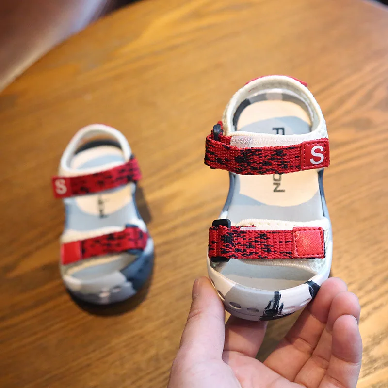 الأطفال التمويه الاطفال الشاطئ الفتيان والفتيات صنادل بيرفوت الطفل عدم الانزلاق أحذية لينة