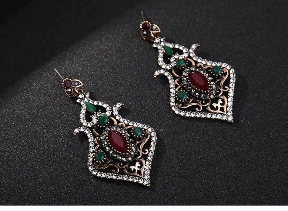 vintage-long-pendant-earrings_09