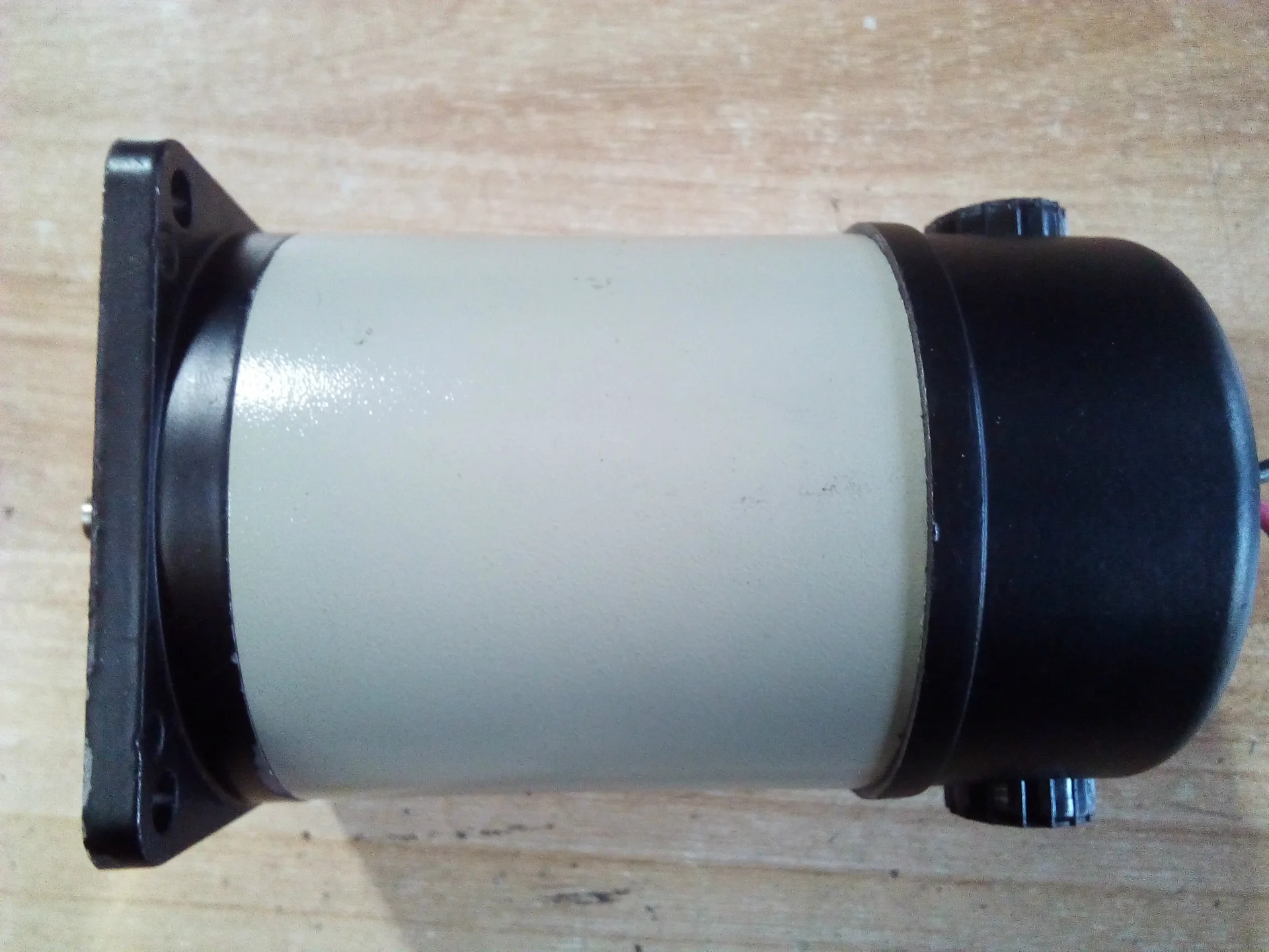 

Should be ZYT261/A3 DC motor Treadmill DC motor