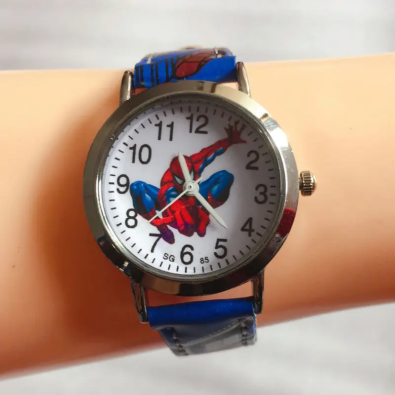 Детские часы с рисунком Человека-паука, Модные кварцевые наручные часы с кожаным ремешком для мальчиков и девочек, спортивные часы с героями мультфильмов