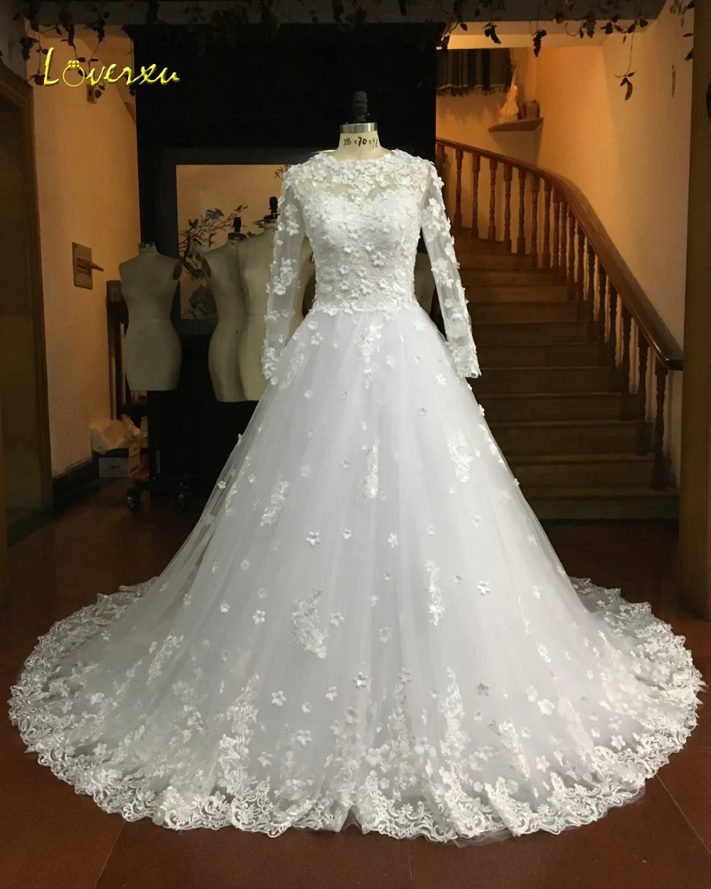 Loverxu Vestido De Noiva с длинным рукавом Цветочные подвенечные платья аппликации Часовня Поезд линии Boho недорогое свадебное платье плюс Размеры
