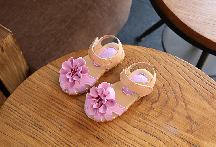 Детская обувь на плоской подошве; сандалии для девочек; коллекция года; летняя детская обувь для девочек с большим цветком; размеры 21-30;