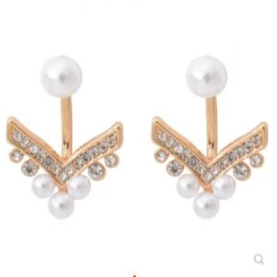 

2019 New Korean version of the V letter geometric mosaic simulation pearl earrings to give the best gift for girls