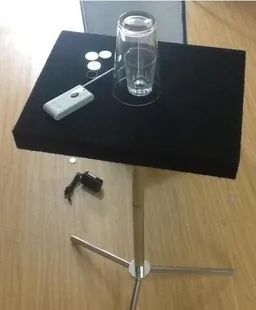 알루미늄 케이스가 포함된 유리 테이블의 원격 제어 동전 럭셔리 버전 4개의 동전 스타일/마술 트릭/동전 마술