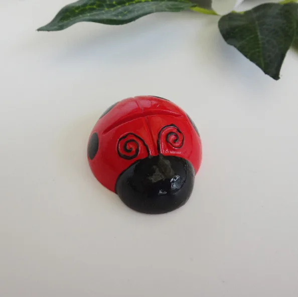 50pcs-lot-new-resin-ladybug-place-card-holder-wedding-party-table-decoration-favors-event-party-gifts (1)