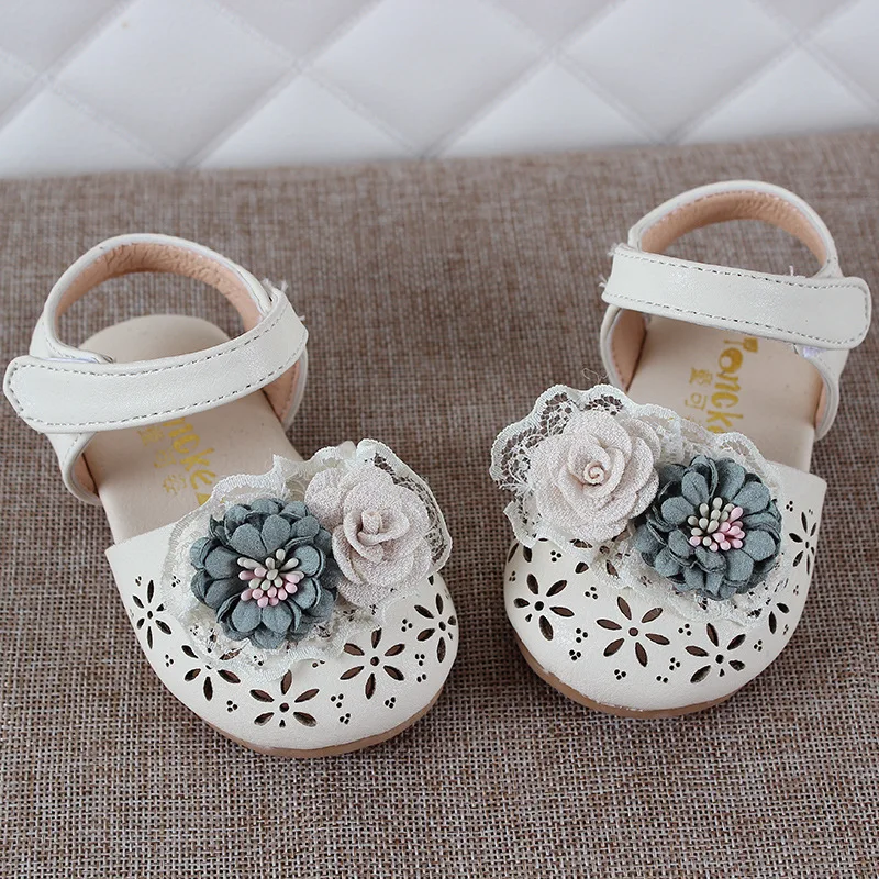 

2019 Summer Lovely Floral Style baby leather sandals Hollow flowers designer shoes baby non-slip party shoes sandals