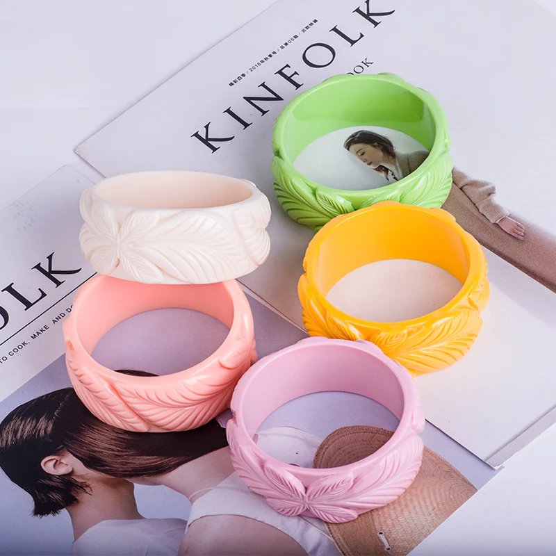 Модный полиуретановый браслет Выгравированные Цветы Модные браслеты для женщин Акриловые широкие браслеты Женский Простой Привлекательный ювелирный