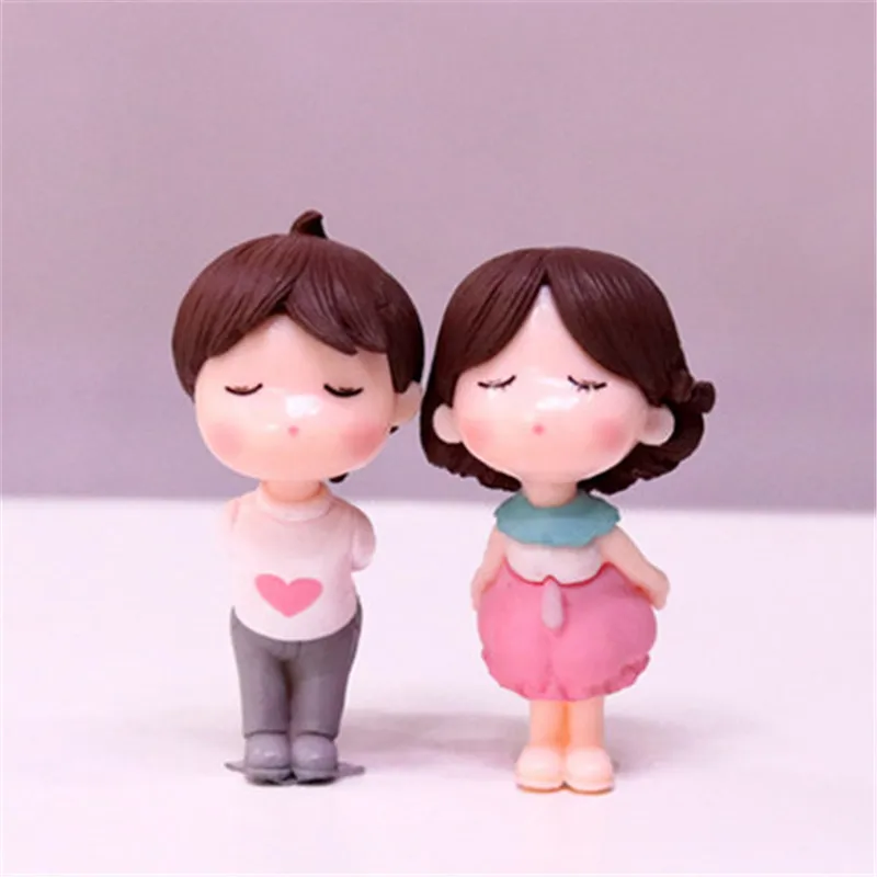 

2pcs Lifelike Mini Artificial Kissing Couple Dolls Small Ornaments Handicraft Micro Landscape Ornaments Miniature Garden