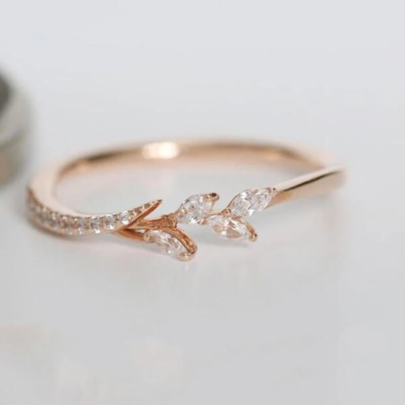 

14k Gold Exquisite 14 Tiny Diamond Pieces Of Small Fresh Ring Ladies Engagement