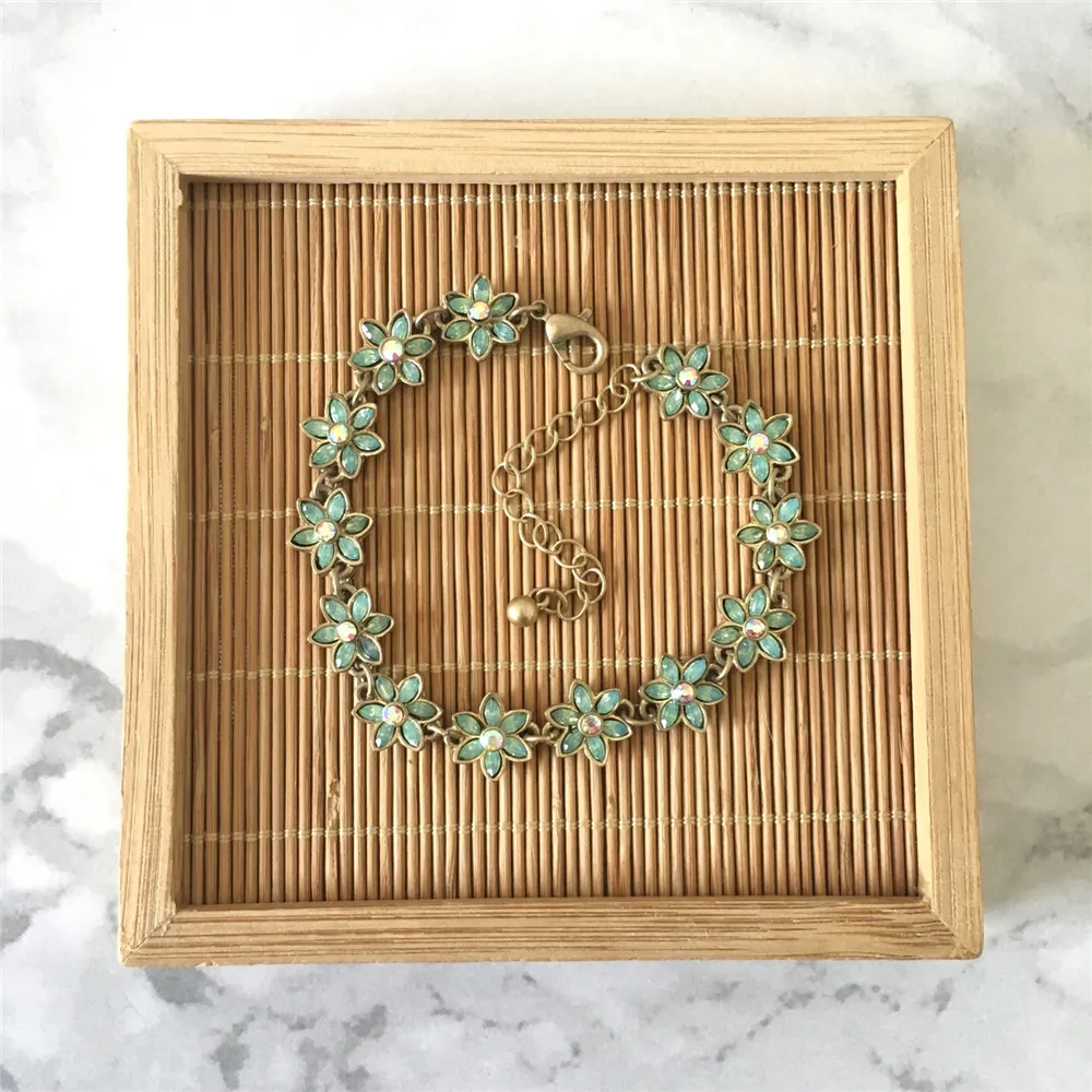 

PRETTY WORN GOLD COLOR PLATING MINT STONE FLORAL BRACELET(ANKLET)