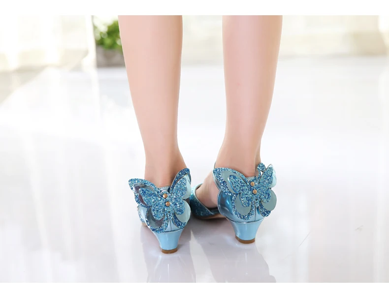Новые летние сандалии с блестками для девочек; модные детские сандалии с открытым носком и пряжкой в виде бабочки; детская танцевальная обувь принцессы на высоком каблуке для девочек