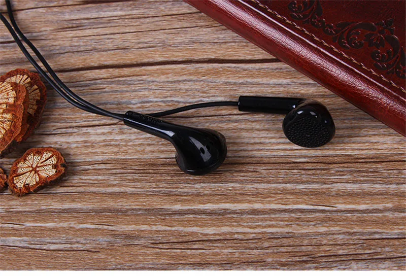 Classical_Sports_White_Original_Earphone_For_Samsung_with_Microphone_For_Note_4_S5830_C550 (4)