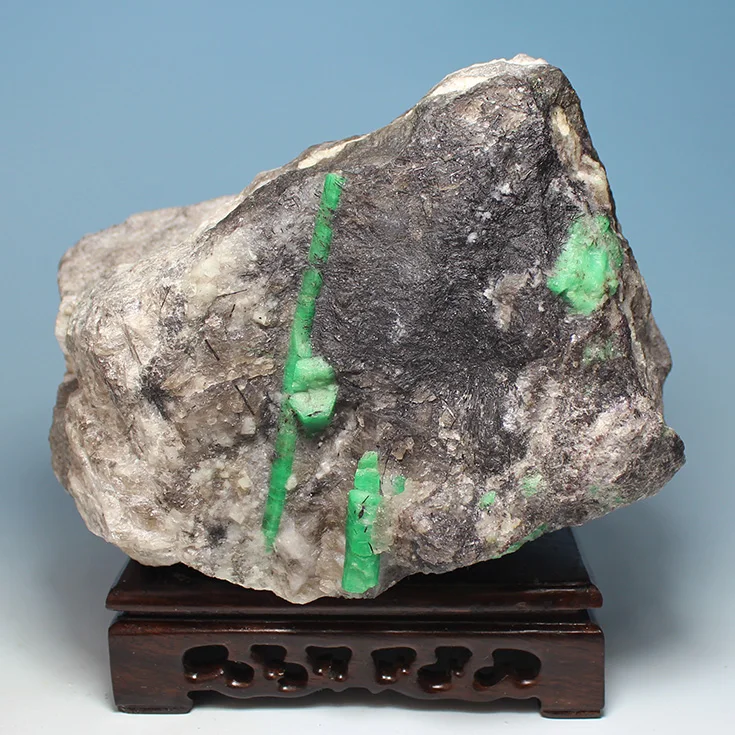 

Ultra-fine mineral crystals emerald green natural rough stones mark LuoShi collectibles ore samples without optimization
