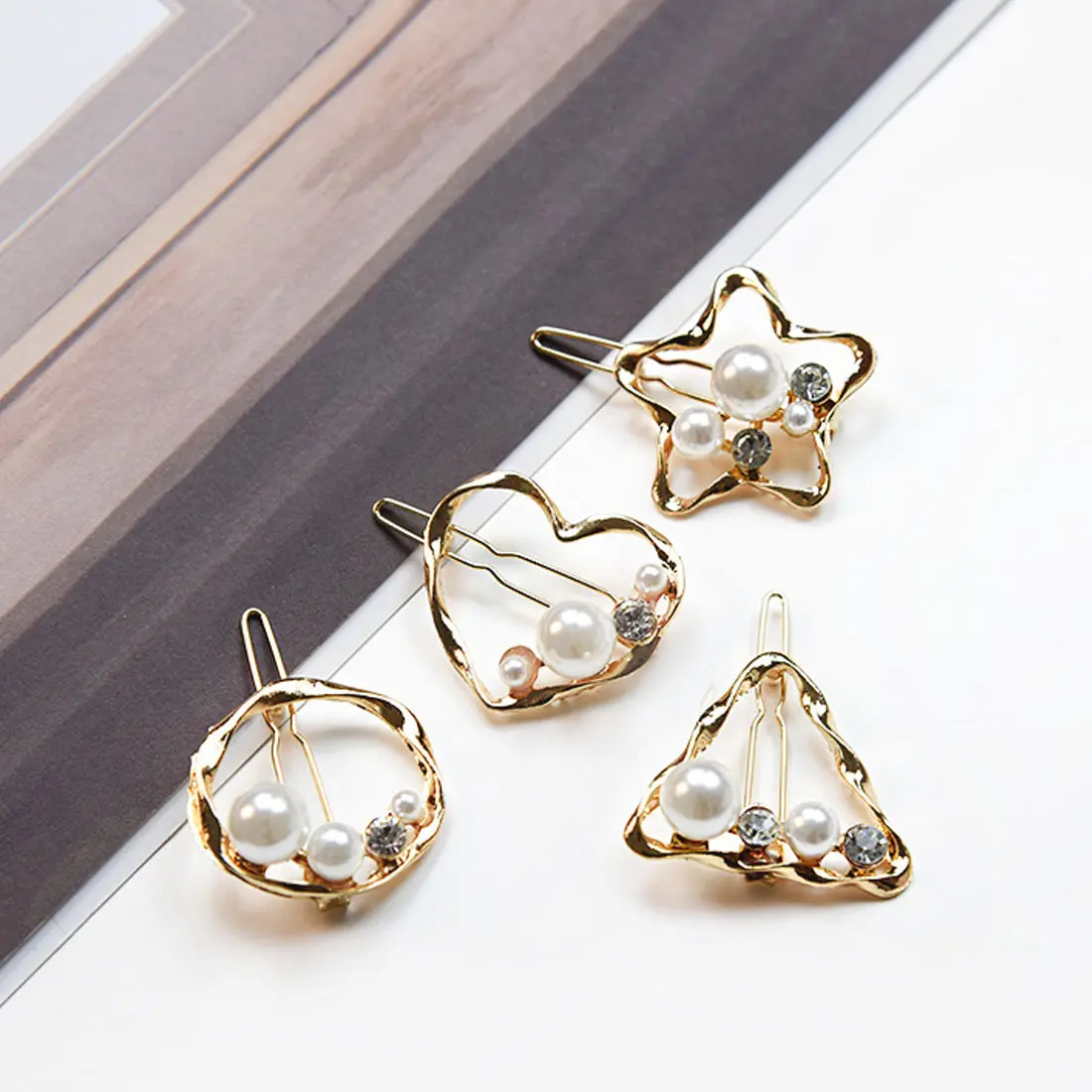 

Wholesale 1Pcs Pearl Beauty Hairpin Word Clip Flower Openwork Combination Temperament Bangs Clip Temperament Girl