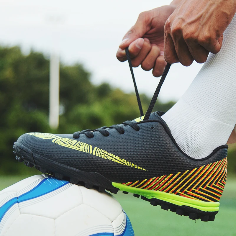 

2018 New Soccer Cleats Men Boy Kids Turf Football Soccer Shoes Size 33-44 Hard Court Sneakers Trainers New Design Football Boots