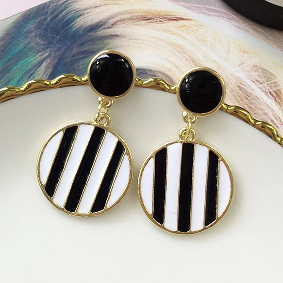 

Seblasy Big Round Dangles Earrings For Women Fashion Luxurious Vintage Trendy Wild Enamel Stripe Pendants Earrings Jewelry