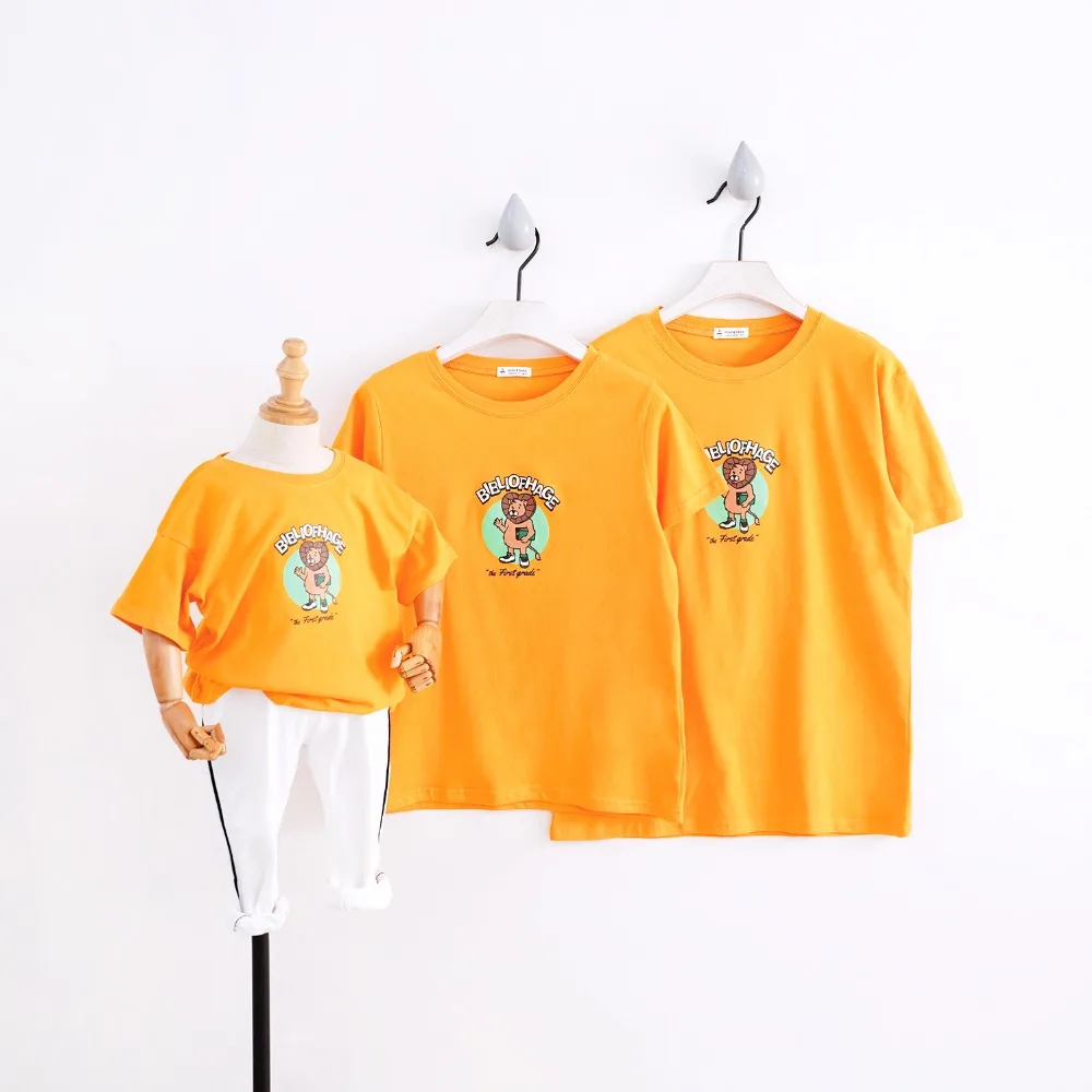 

Family of three Mom&Dad&Kids Orange Tees Short Sleeve Family Matching Outfits Cotton Cartoon Lion Clothes Family T shirts Tops