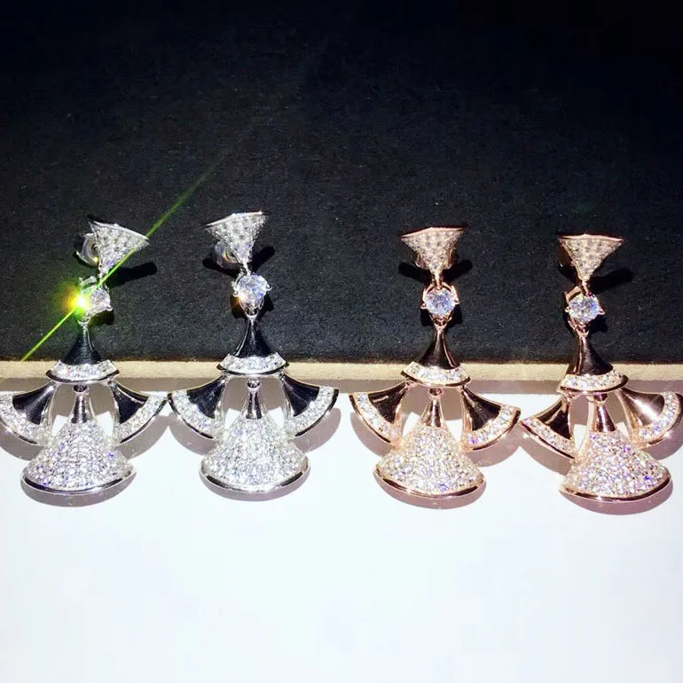 

Qi Xuan_Jewelry_New Earrings Sector Earrings S925 Silver Inlay Zircon Elegant And Irregular Irregular_Factory Direct Sales