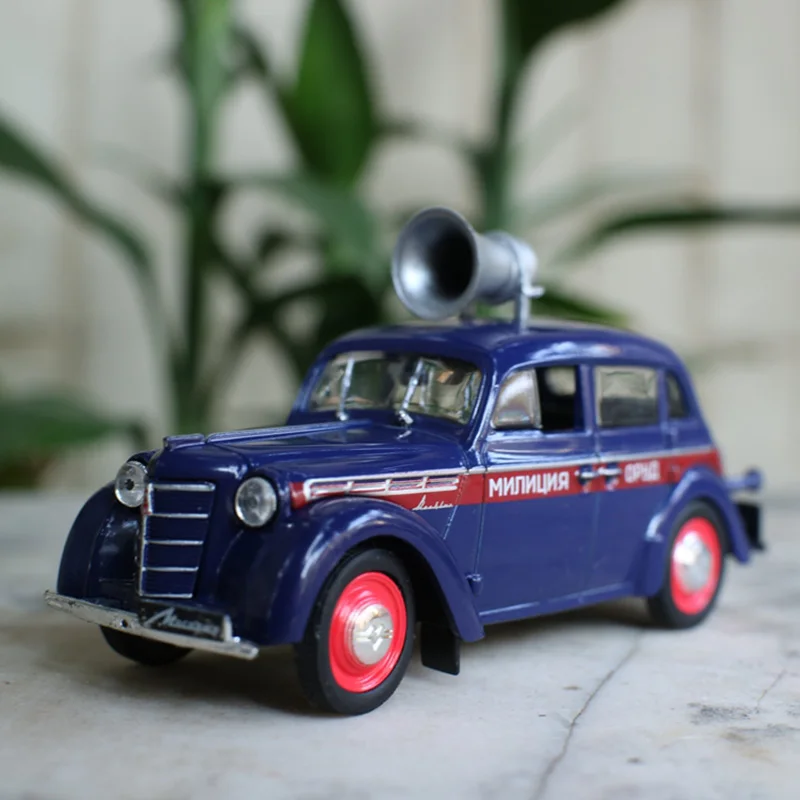 

1:43 Simulation Of The Former Soviet Patrol Classic Car DEAGOSTINI Collection Display Model Alloy Die-casting Vintage Car Toys