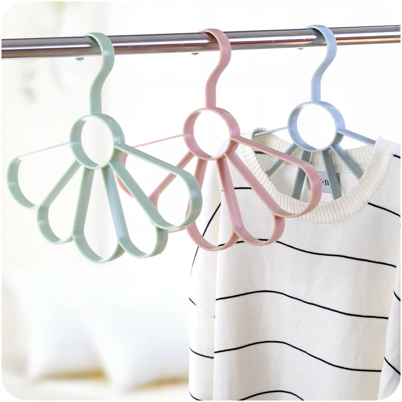 

1PC New Fashion Nordic Wind Fan Scarf Scarf Hanger Frame Petal Multifunctional Tie Belt Storage Rack Holes Holder