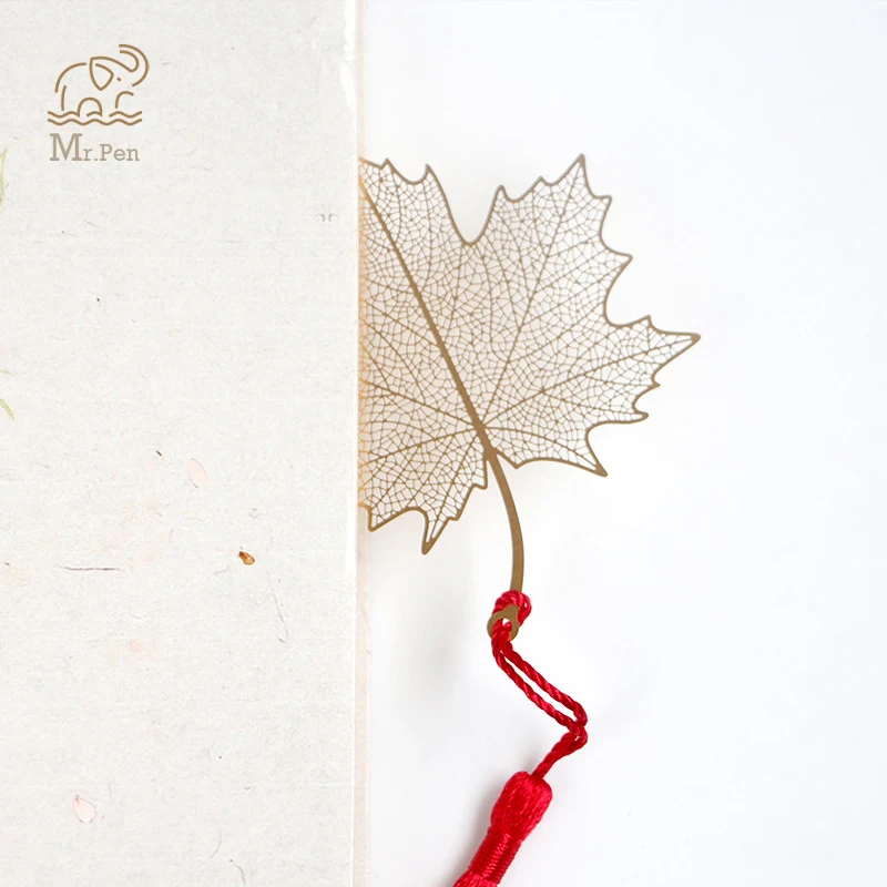 

Vintage Creative Golden Hollow Maple Leaf Metal Bookmark Stationery Bookmarks Book Clip Office Accessories School Supplies