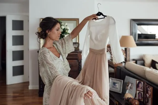 2017-elegant-country-champagne-wedding-dress-bateau-neck-sleeveless-backless-cheap-bridal-gowns-custom-made-with-sleeves (1)_