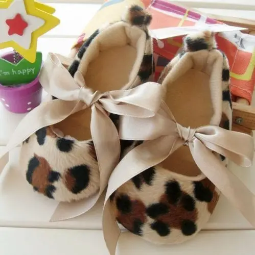 Девушки одежда для малышей Leopard мягкая подошва Обувь для прогулок тапки новорожденных до 12 м