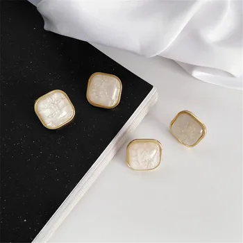 

Fashion Contracted square resin stud earrings Metal geometry popular gold stud earrings Hyperbole Resin earrings women jewelry