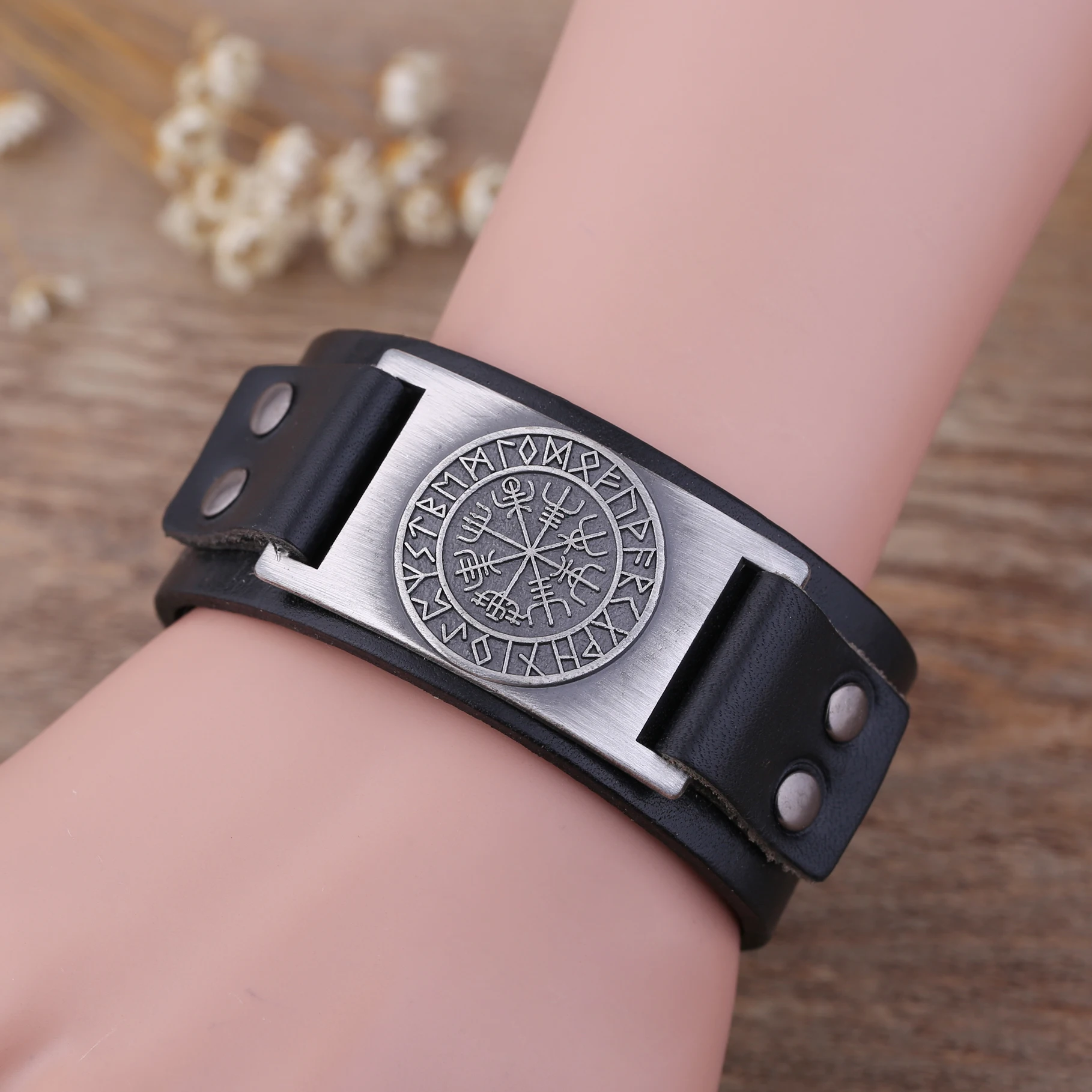 Skyrim Vegvisir Compass Leather Bangle Bracelet for Man leather bracelets,bangle bracelet