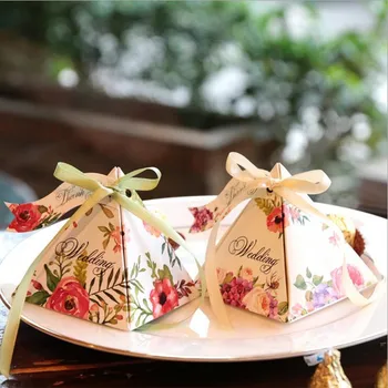 

100pcs Creative European Purple / Pink / Red / Blue/ Green Flower Triangular Pyramid Candy Boxes Wedding Favor Party decor