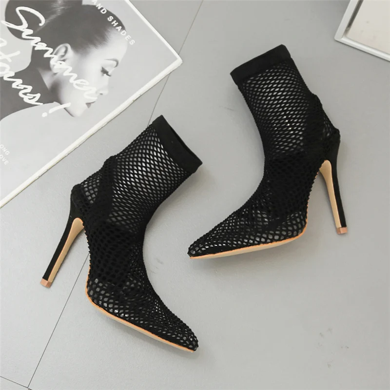 899A0075