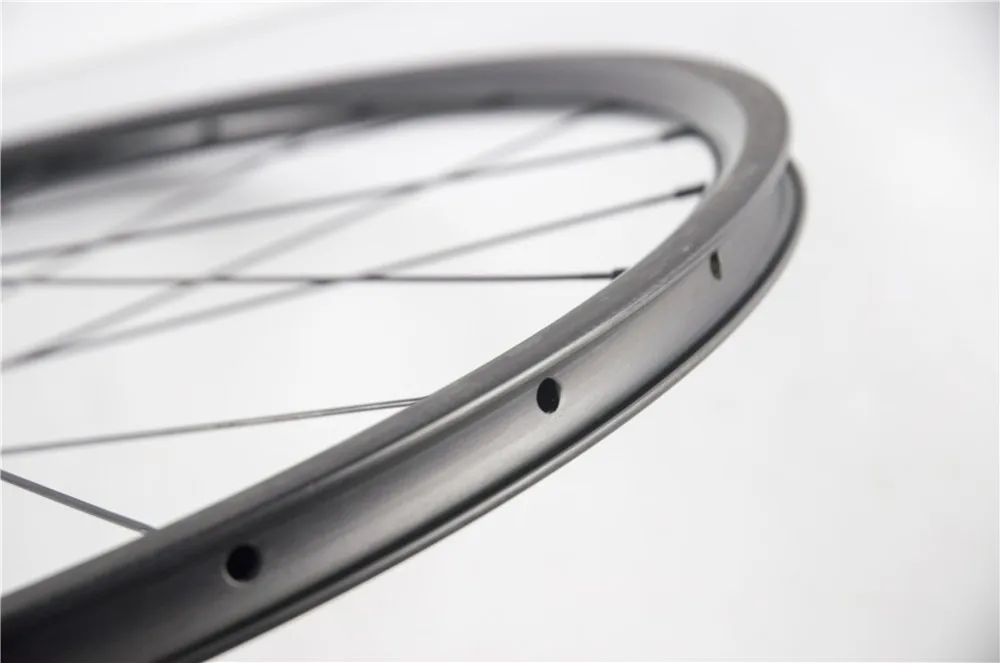 Clearance New arrival chinese carbon wheelset 24mm depth road wheels with 23mm width clincher in glossy bicycle wheel 7 Clearance New arrival chinese carbon wheelset 24mm depth road wheels with 23mm width clincher in glossy bicycle wheel 7
