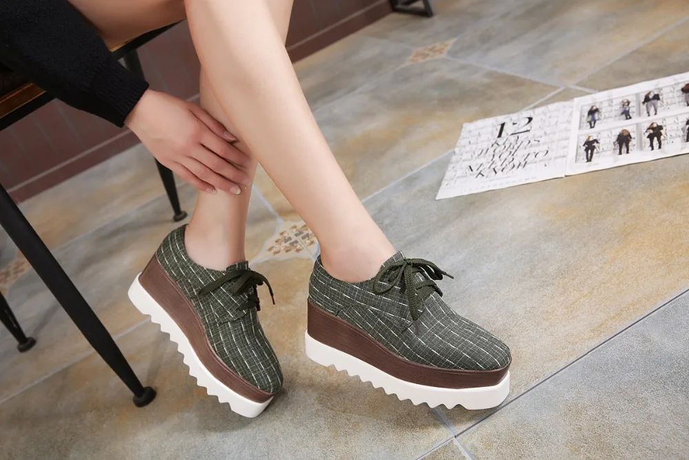 Повседневные модные кроссовки; женская обувь на плоской платформе; обувь из флока с квадратным носком на пробковой подошве; высокое качество; размеры 34-40