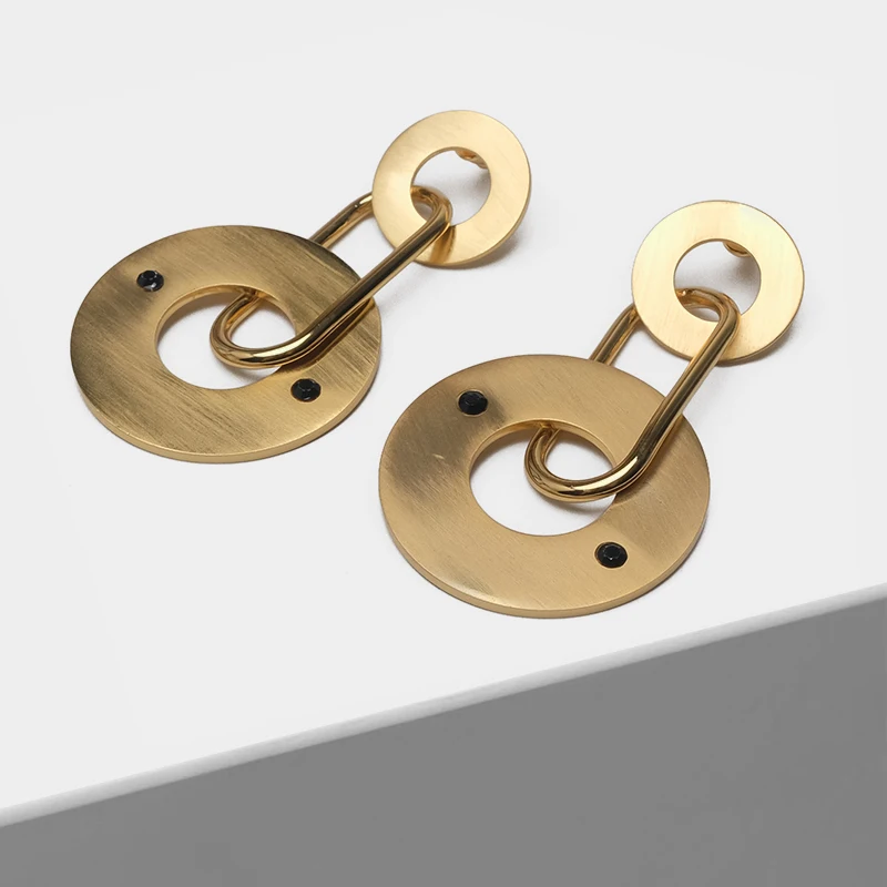 

Gold round pendant fashion drop earrings