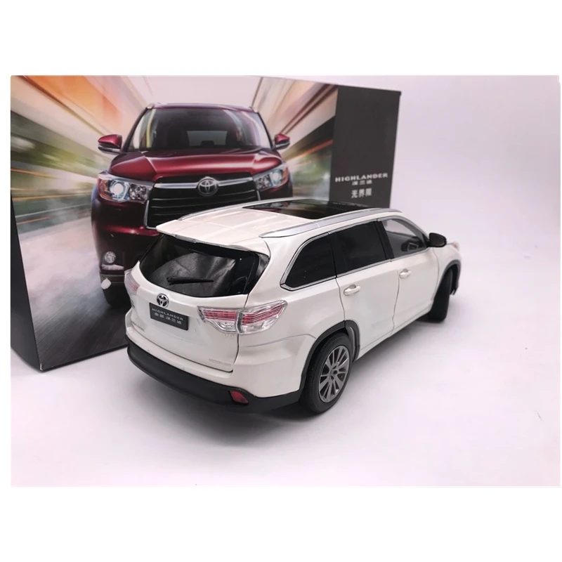 1:18 Toyota Highlander литая модель автомобиля SUV белого цвета