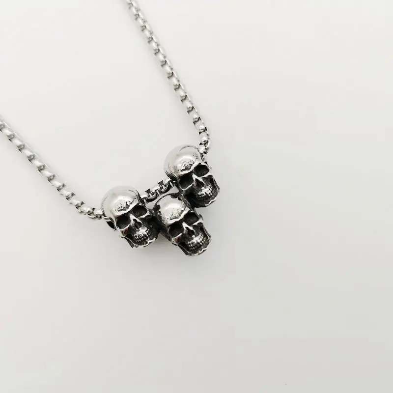 

2019 New arrival Gothetic Punk style skull necklace Vintage silver color 316L Stainless steel rock 3 skulls pendant necklace