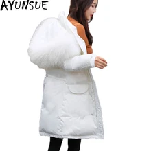 AYUNSUE, новое зимнее женское пальто средней длины, высокое качество, теплый пуховик, белый, натуральный мех енота, воротник, пуховик, ST510