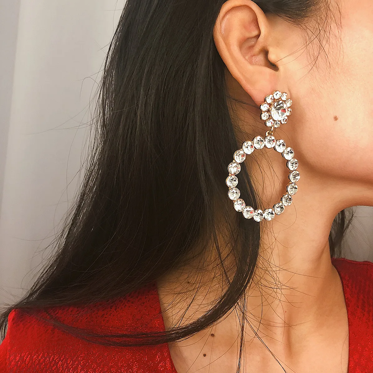 Qingwen Trendy Crystal Round Pendant Drop Earrings For Women Fashion Pearl Charm Statement Jewelry Wedding Earrings Female