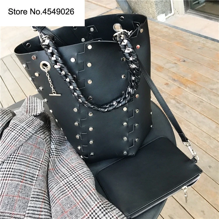 

RIvet Chain Shoulder Bag Designer Famous Brand Women Bags Big Bucket Hollow Out Women Totes