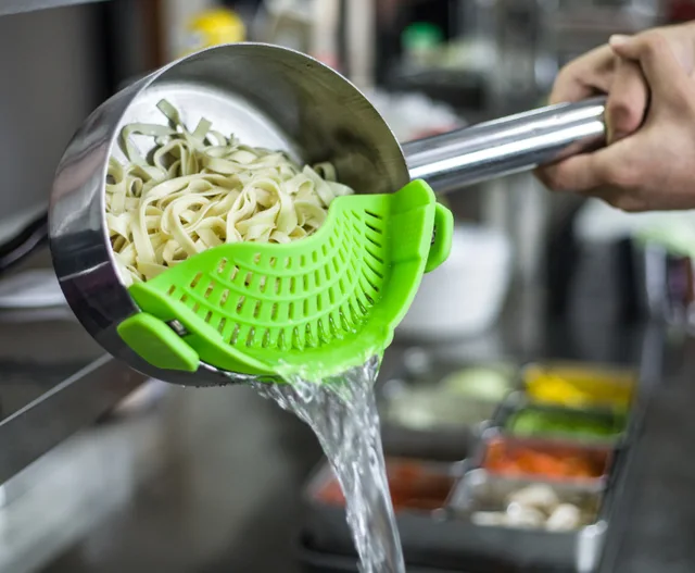 5 Pieces Silicone Drain Pot Side Drain Creative Noodle Vegetable Filter 