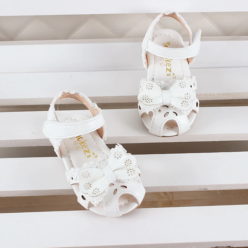 COZULMA/пляжные сандалии принцессы с кружевным бантиком для девочек, детские модные сандалии с вырезами, Детская летняя обувь на мягкой подошве, 21-25 - Цвет: Белый