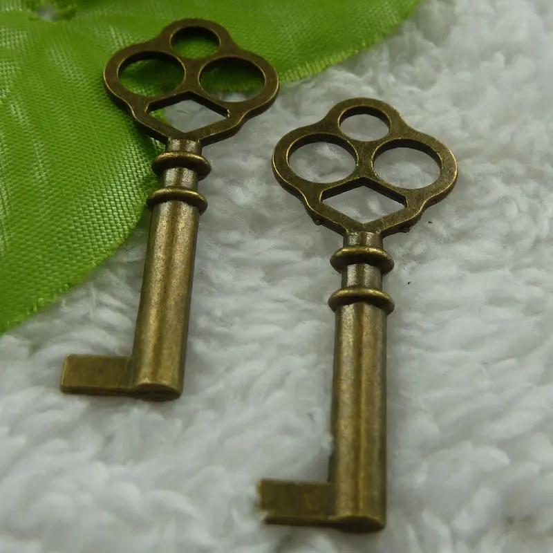 80 stuks antieke bronzen key charms hanger 47x19mm 3884antique key