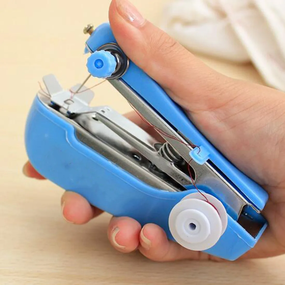 New 1Pcs Portable Needlework Cordless Mini Hand-Held Clothes Fabrics Sewing Machine
